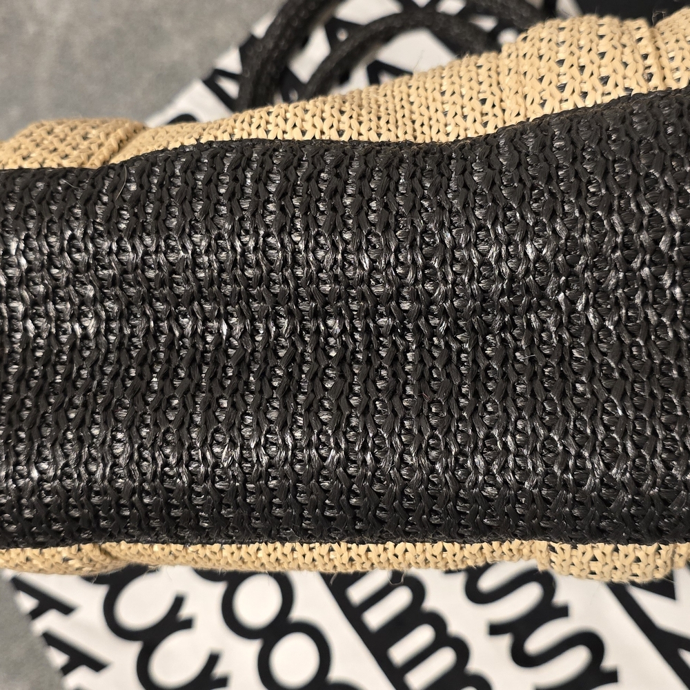 Marc Jacobs Black and Tan Geometric Tote. Cute bag for fall! - Picture 6 of 13